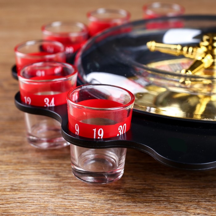 Пьяная игра "Алкогольная рулетка": 12 рюмок