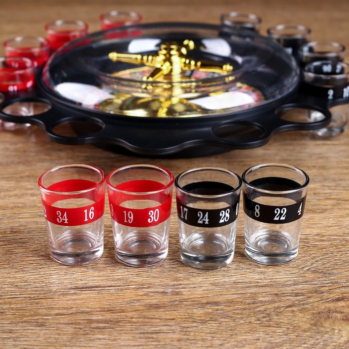Пьяная игра "Алкогольная рулетка": 12 рюмок