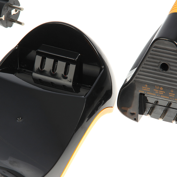 Утюг Endever SkySteam-707, 1800 Вт, керамическая подошва, самоотчистка, отпаривание, черный