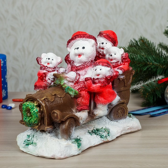 Статуэтка "Медведи на машине", микс