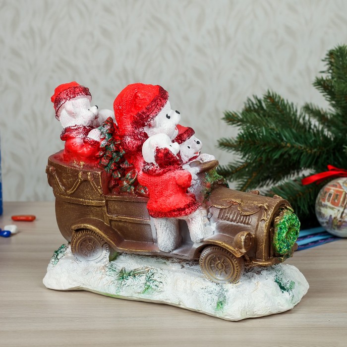 Статуэтка "Медведи на машине", микс