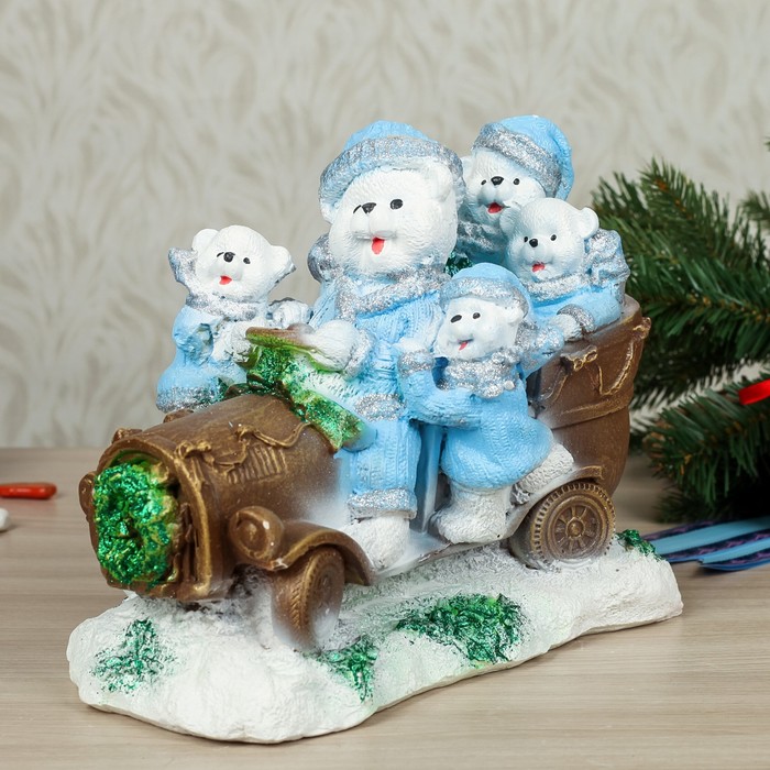 Статуэтка "Медведи на машине", микс