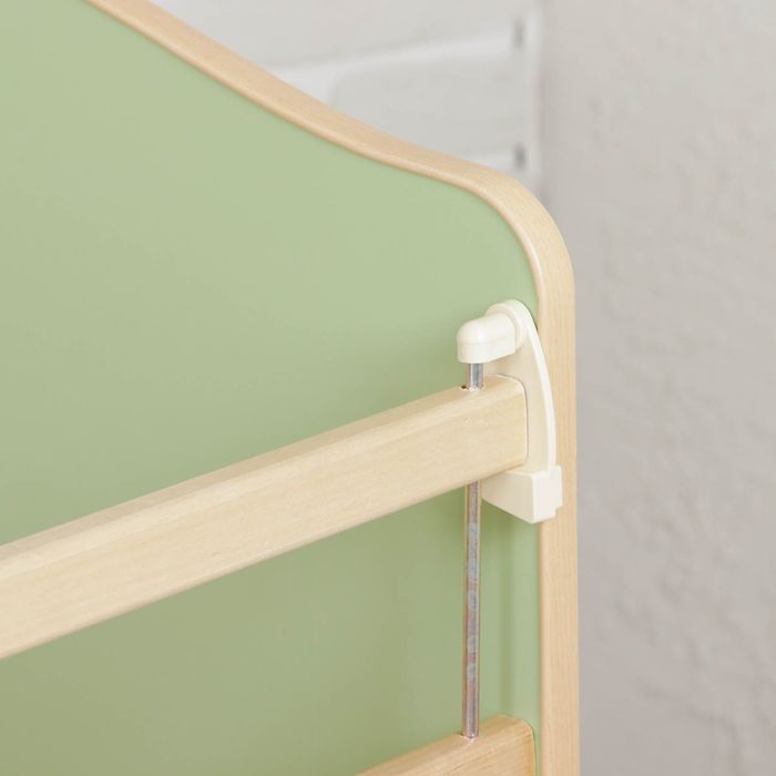 Детская кроватка «Зоопарк» на колёсах или качалке, с поперечным маятником, цвет фисташковый