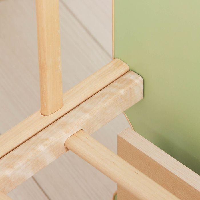 Детская кроватка «Зоопарк» на колёсах или качалке, с поперечным маятником, цвет фисташковый