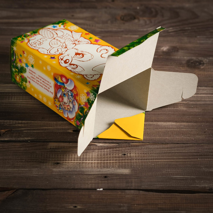 Подарочная коробка "Мишка бурый", конфета большая, сборная, 9,8 х 7 х 17,8 см