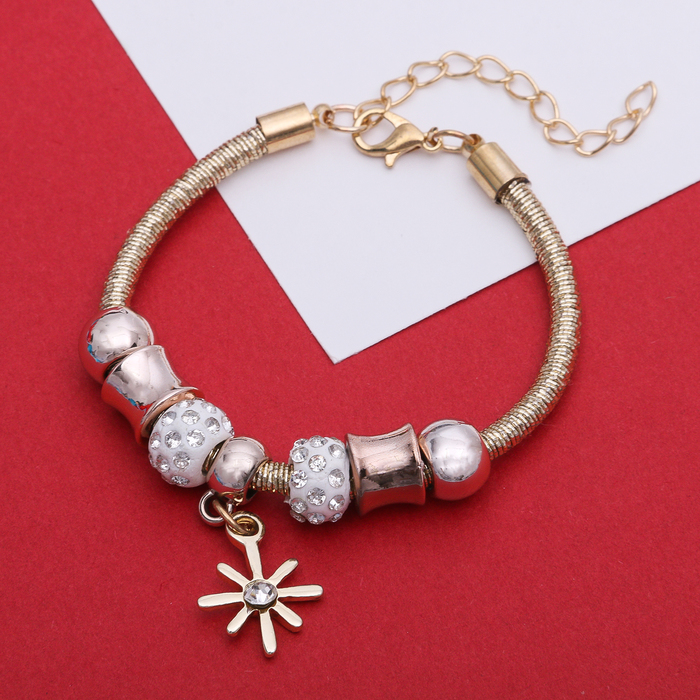 Браслет "Марджери" на нити, цветок, цвет белый в золоте