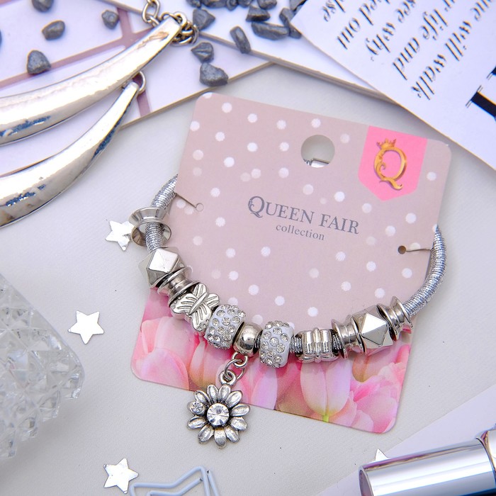 Браслет "Марджери" на нити, цветок с бабочками, цвет серебро