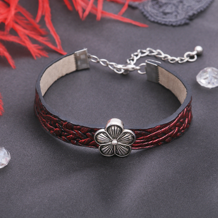 Браслет кожа "Настроение" цветок ромашка, резной, цвет красный в серебре
