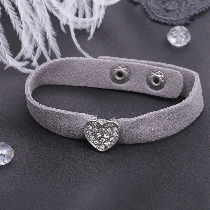 Браслет кожа "Замшевый стиль" сердце, цвет серый в серебре
