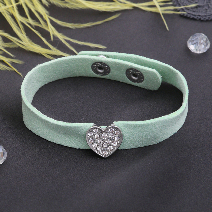Браслет кожа "Замшевый стиль" сердце, цвет зелёный в серебре