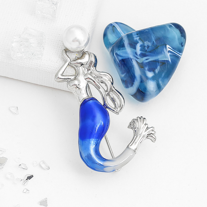 Брошь "Русалка с жемчужиной", цвет бело-синий в серебре