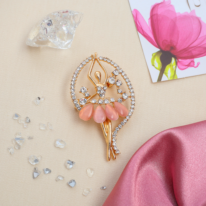 Брошь "Балерина" в рамке, цвет бело-розовый в золоте