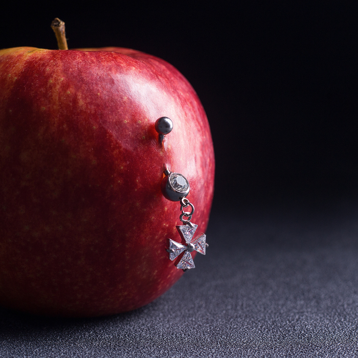 Пирсинг в пупок "Банан" крестик с цирконом, цвет белый в серебре