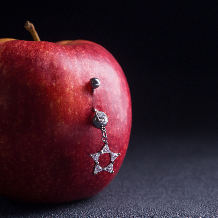 Пирсинг в пупок "Банан" звезда с цирконом, цвет белый в серебре