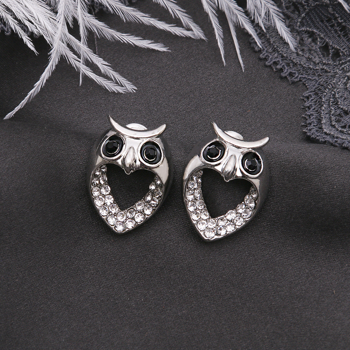 Серьги со стразами "Сова" малая, цвет чёрно-белый в серебре