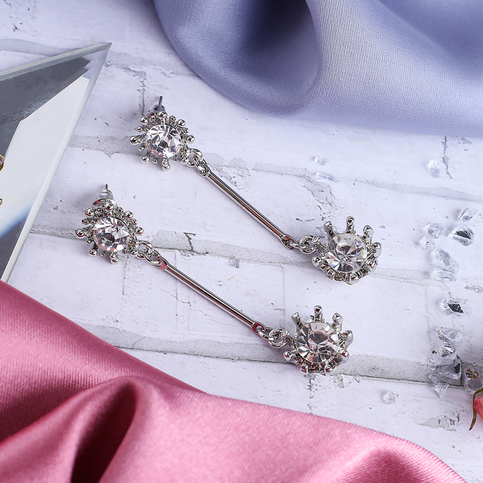 Серьги висячие со стразами "Капля" блеск солнца, цвет белый в серебре