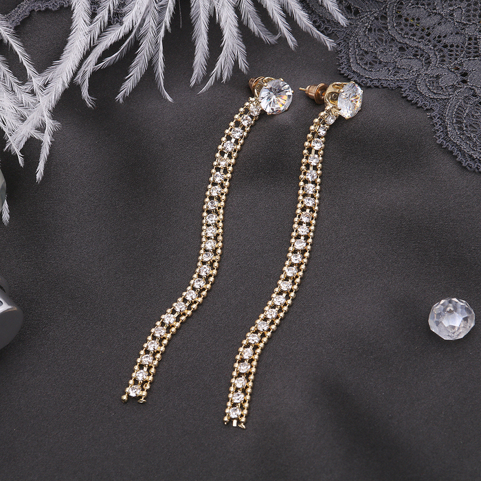 Серьги висячие со стразами "Дорожка", цвет белый в золоте