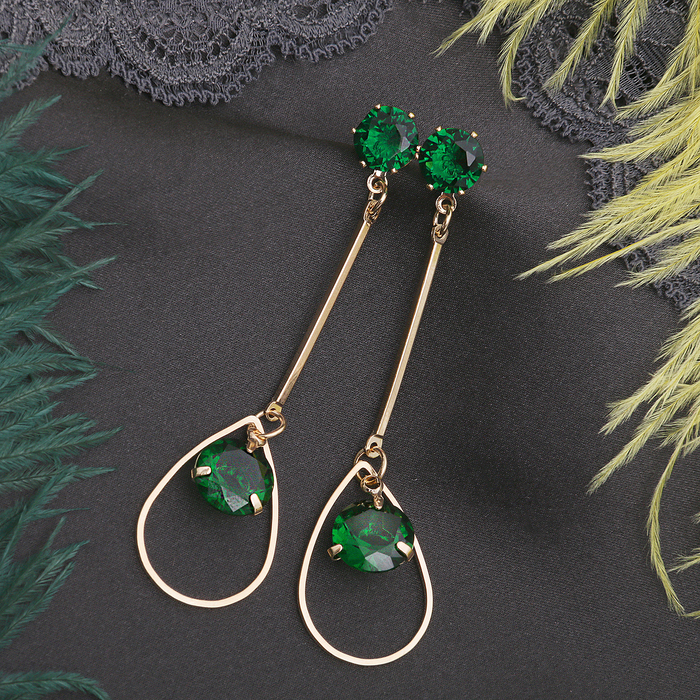 Серьги висячие со стразами "Капля" с кристаллом, цвет изумрудный в золоте