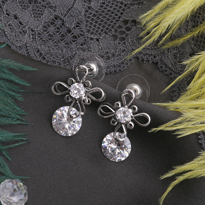 Серьги "Циркон" цветок с кристаллом, цвет белый в серебре