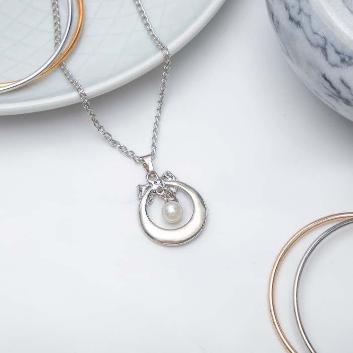 Кулон "Венок" с бантиком, цвет белый в серебре, 45см