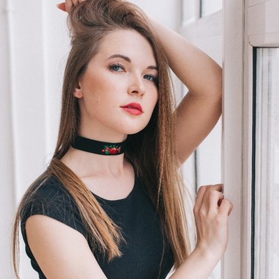 Чокер "Роуз" вышивка, цветы розы, цвет красно-зелёный в чёрном