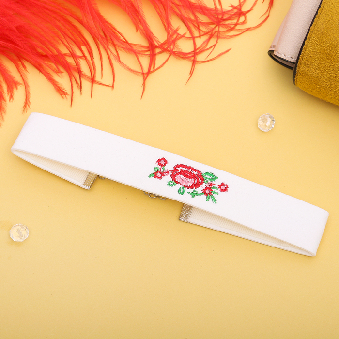 Чокер "Роуз" вышивка, цветы розы, цвет красно-зелёный в белом