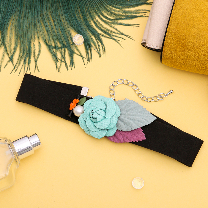 Чокер "Флоренция" цветок, цвет розово-зелёный в чёрном