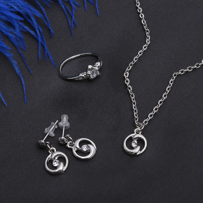 Гарнитур 3 предмета: серьги, кулон, кольцо размер МИКС 16-18 "Дельфин", цвет белый в серебре, 40см