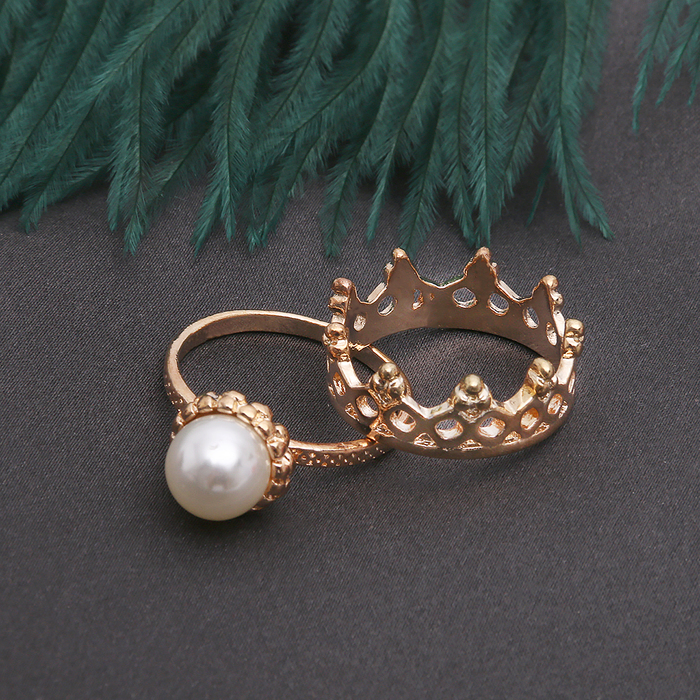 Кольцо набор 2 штуки "Белла" корона, бусина, цвет белый в золоте, размер 17-18 МИКС