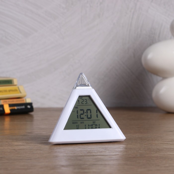 Электронные часы-будильник пирамида, мультиподсветка, температура, дата 3ААА, 10*9,6см