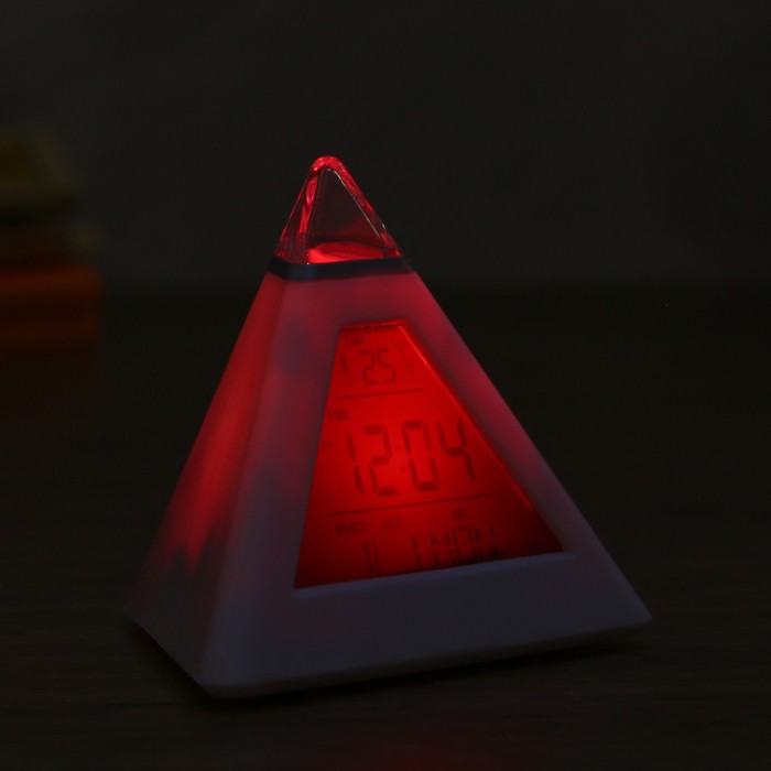 Электронные часы-будильник пирамида, мультиподсветка, температура, дата 3ААА, 10*9,6см