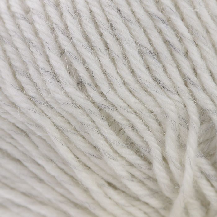 Пряжа "Adelia Dina" 100% шерсть 100м/50гр (71 белый)