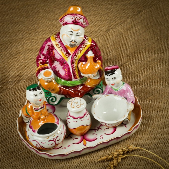 Сувенир "Саудагер" фарфор, ручная работа