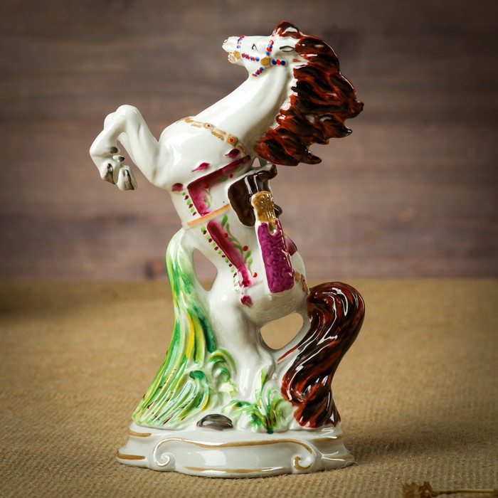 Сувенир "Лошадь на дыбах" фарфор, ручная работа
