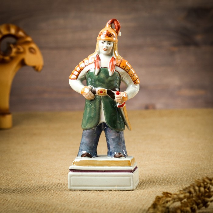 Сувенир "Воин" фарфор, ручная работа
