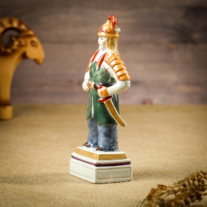 Сувенир "Воин" фарфор, ручная работа