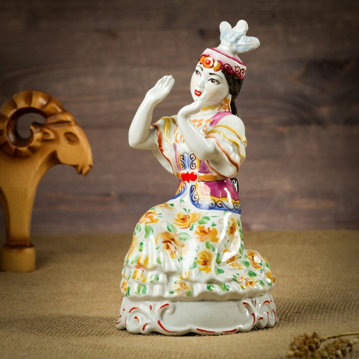 Сувенир "Камажайка на подставке" фарфор, ручная работа