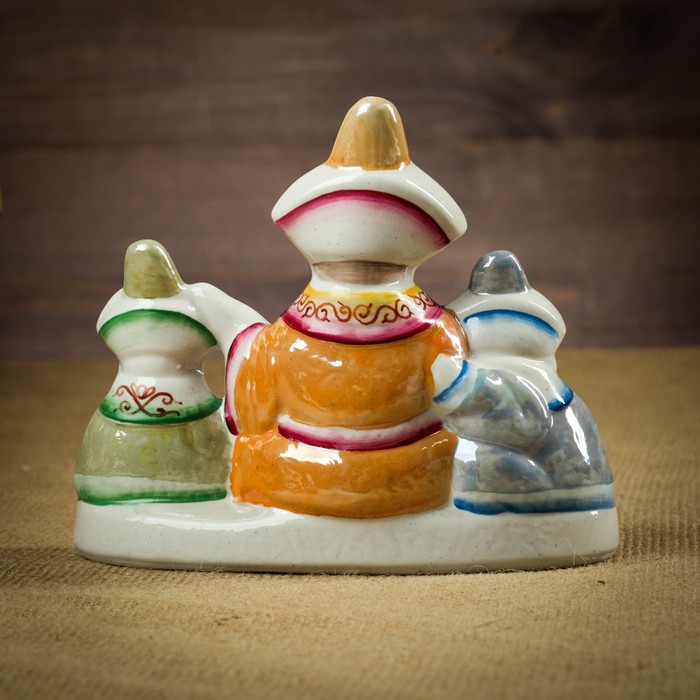 Сувенир "Айтыс" фарфор, ручная работа