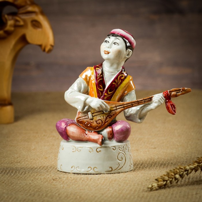 Сувенир "Мальчик с домброй" фарфор, ручная работа