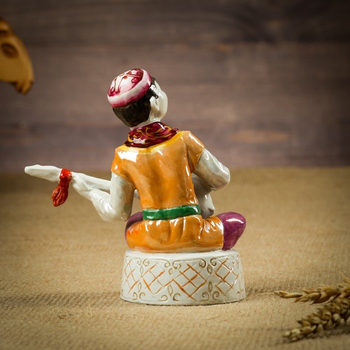 Сувенир "Мальчик с домброй" фарфор, ручная работа