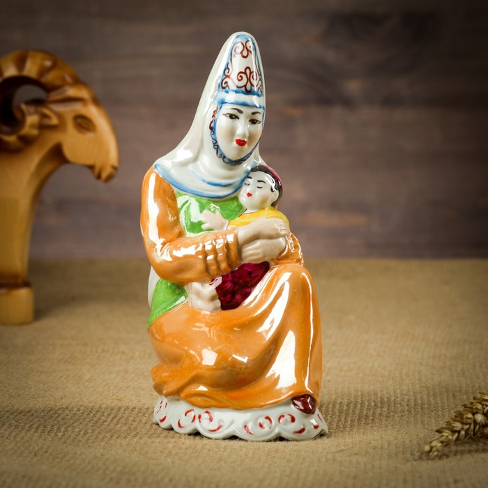 Сувенир "Материнство" фарфор, ручная работа