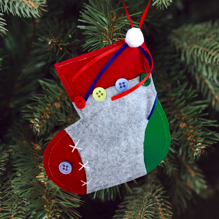 Набор для создания подвесной елочной игрушки из фетра "Носочек под подарки"