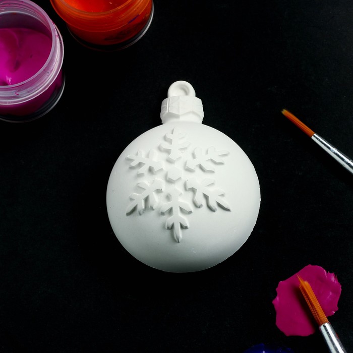 Фигурка под раскраску (с подвесом) "Шар на елку со снежинкой" 5х5 см, белая