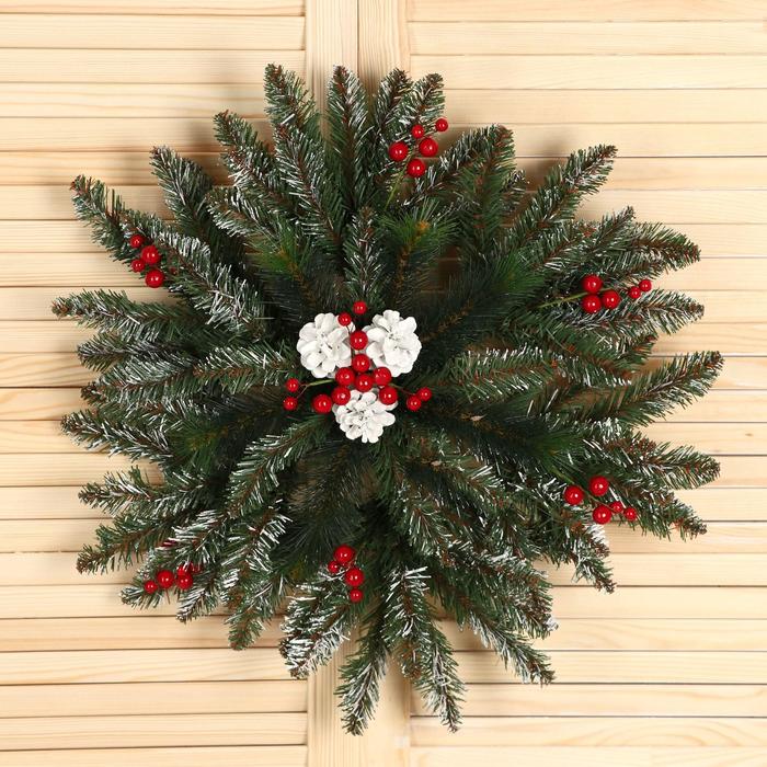 Рождественская снежинка "Мечта" с шишками и ягодами заснеженная 60 см., Кол-во веточек: 111 шт.   28