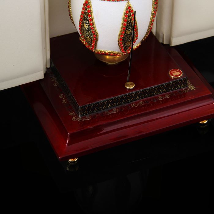 Часы Greenwich Meridian из скорлупы яйца