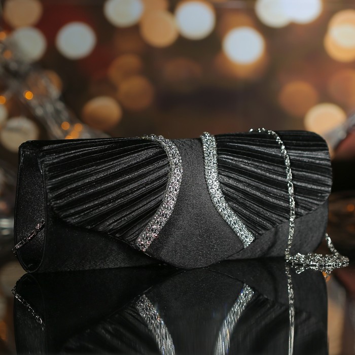 Клатч женский, отдел на магните, длинная цепь, цвет чёрный