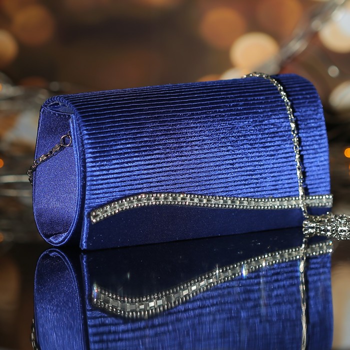 Клатч женский, отдел на магните, длинная цепь, цвет ярко-синий