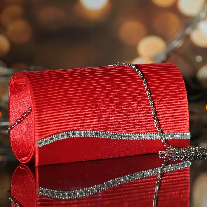 Клатч женский, отдел на магните, длинная цепь, цвет красный