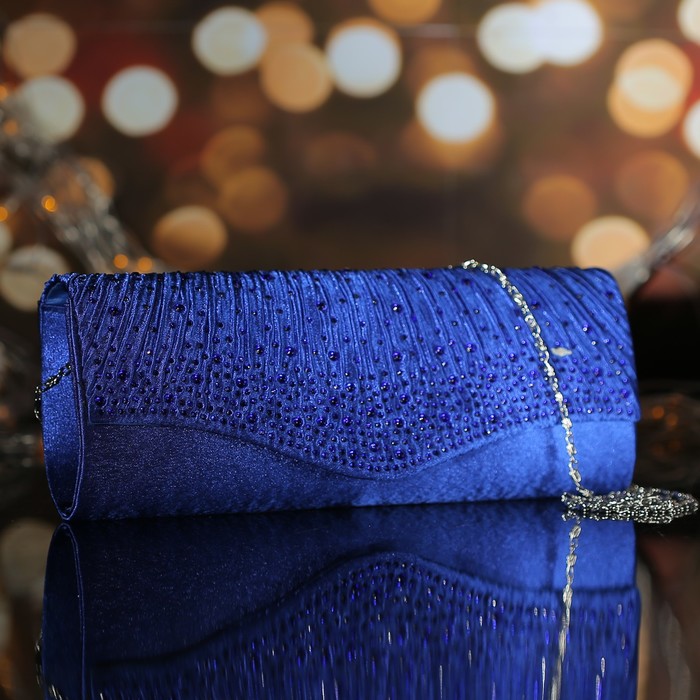 Клатч женский, отдел на магните, длинная цепь, цвет ярко-синий