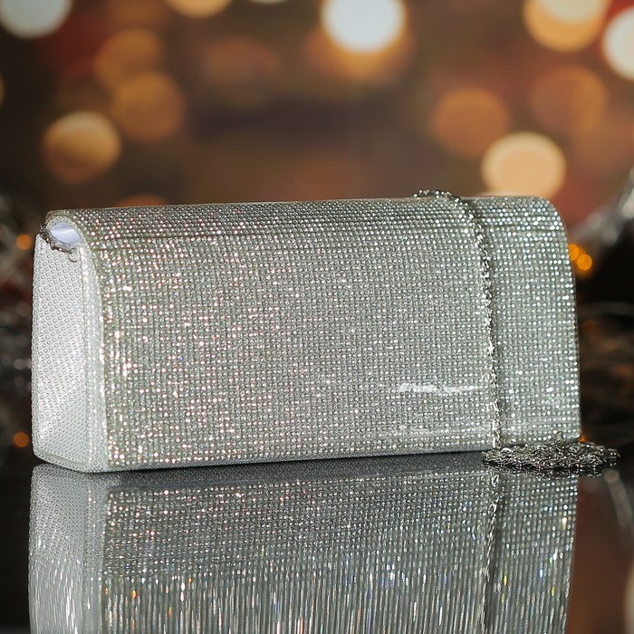 Клатч женский, отдел на магните, длинная цепь, цвет белый